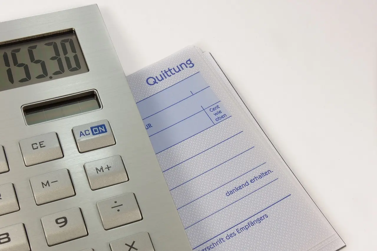 Hvordan undgår jeg unødige gebyrer på mit Visa/Dankort?